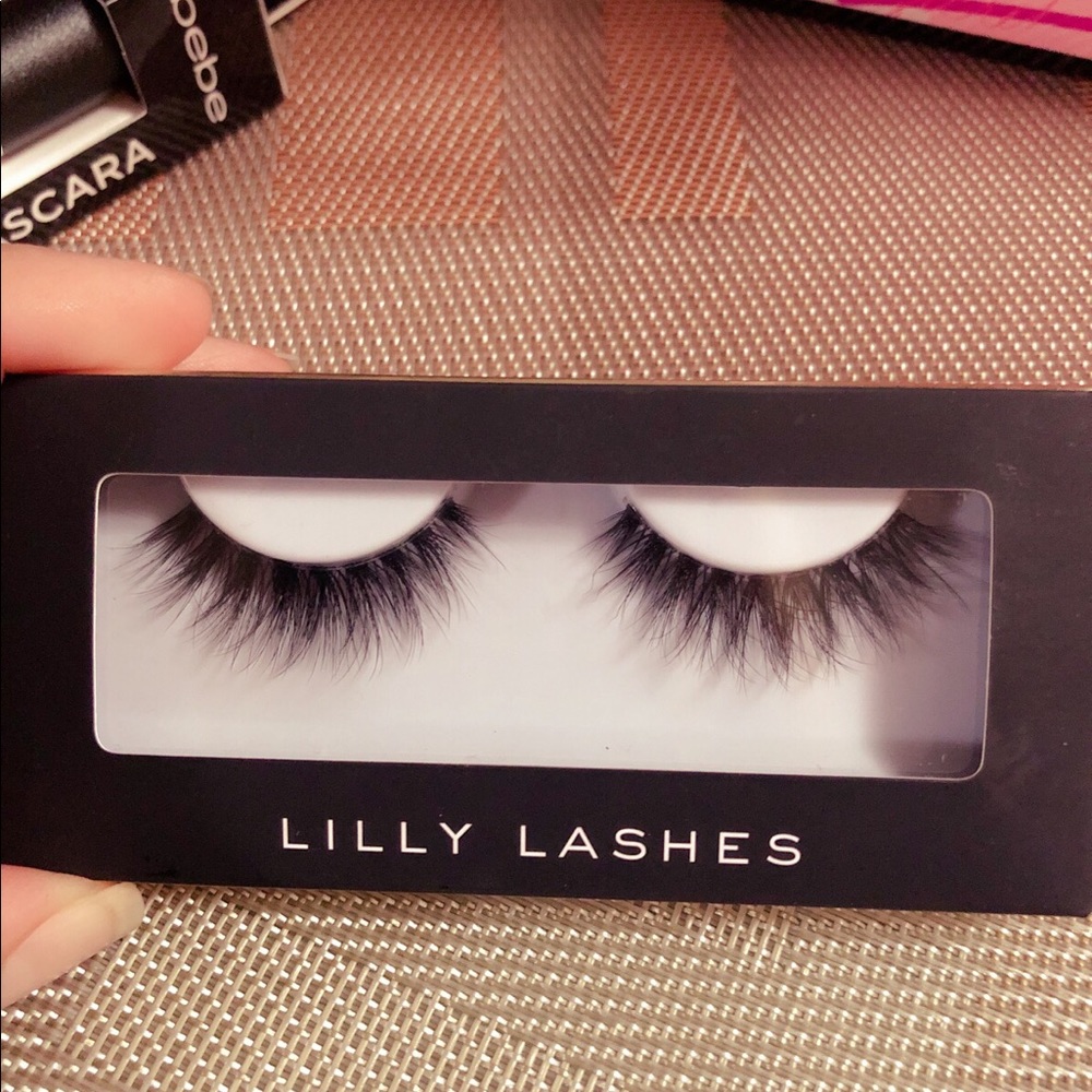 Natural hair eyelashes